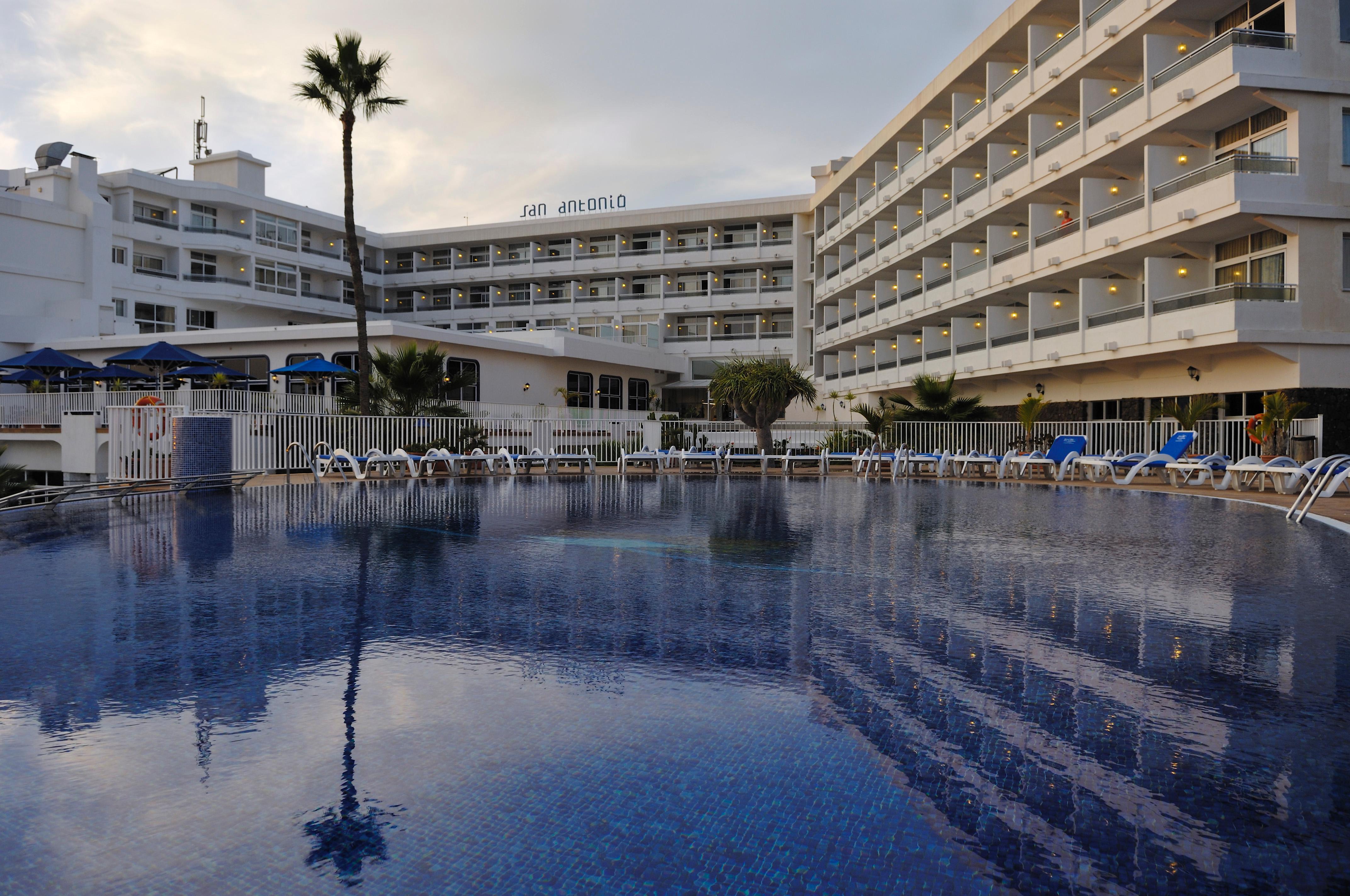 Vik Hotel San Antonio Пуэрто дель Кармен Экстерьер фото